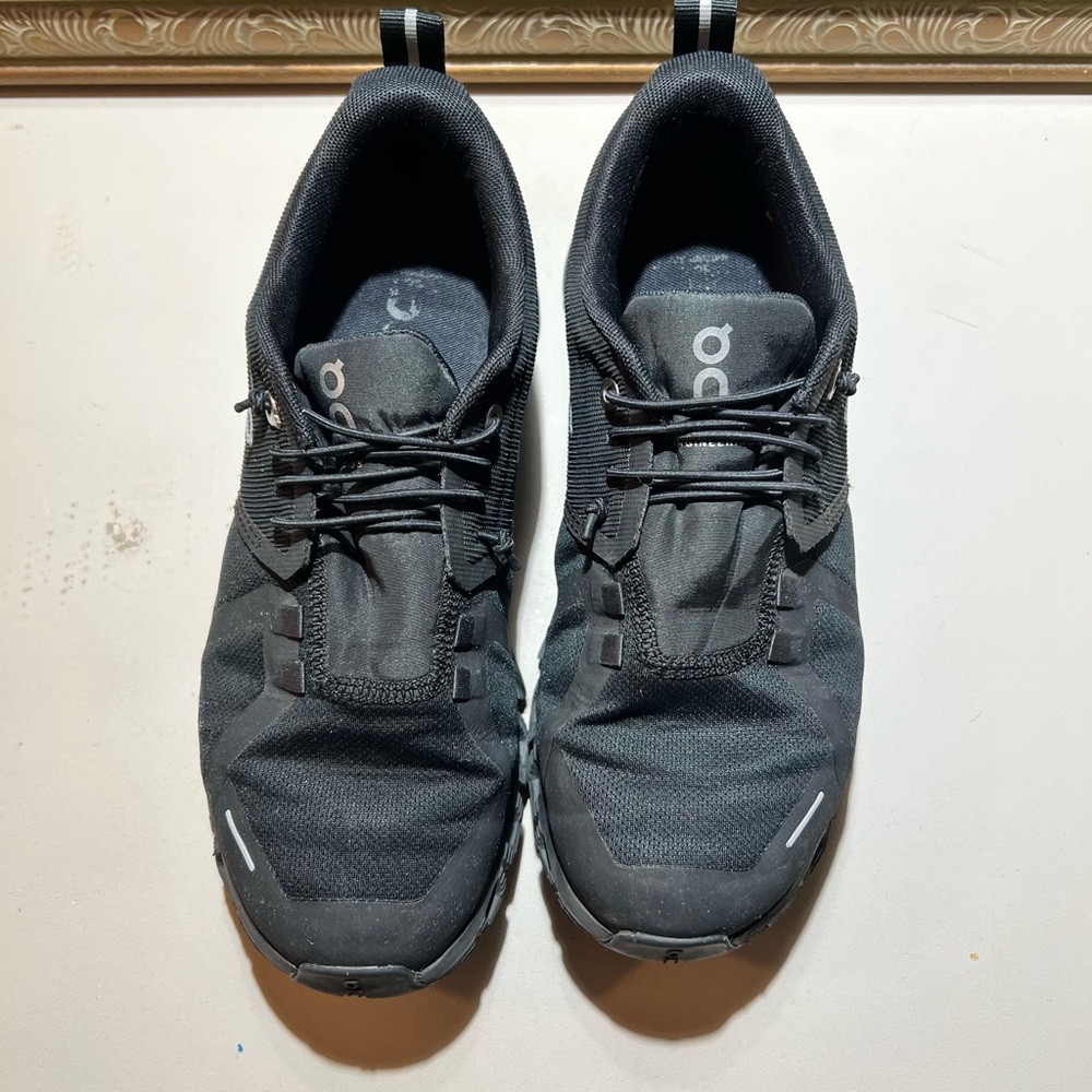 On Cloud 5 Waterproof Running Shoe. Color Black.  Size 7